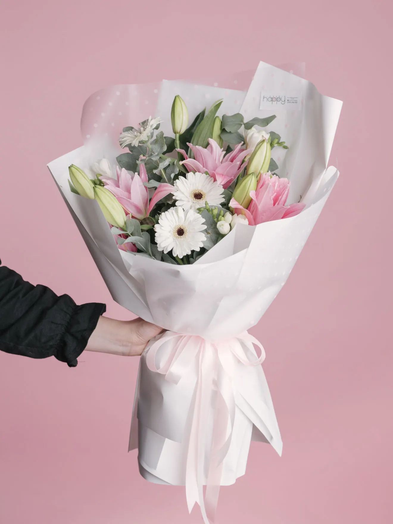 Buchet cu crini roz și gerbera albă