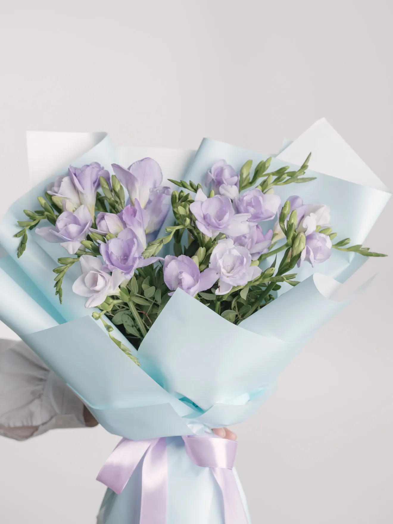 Buchet cu frezii mov