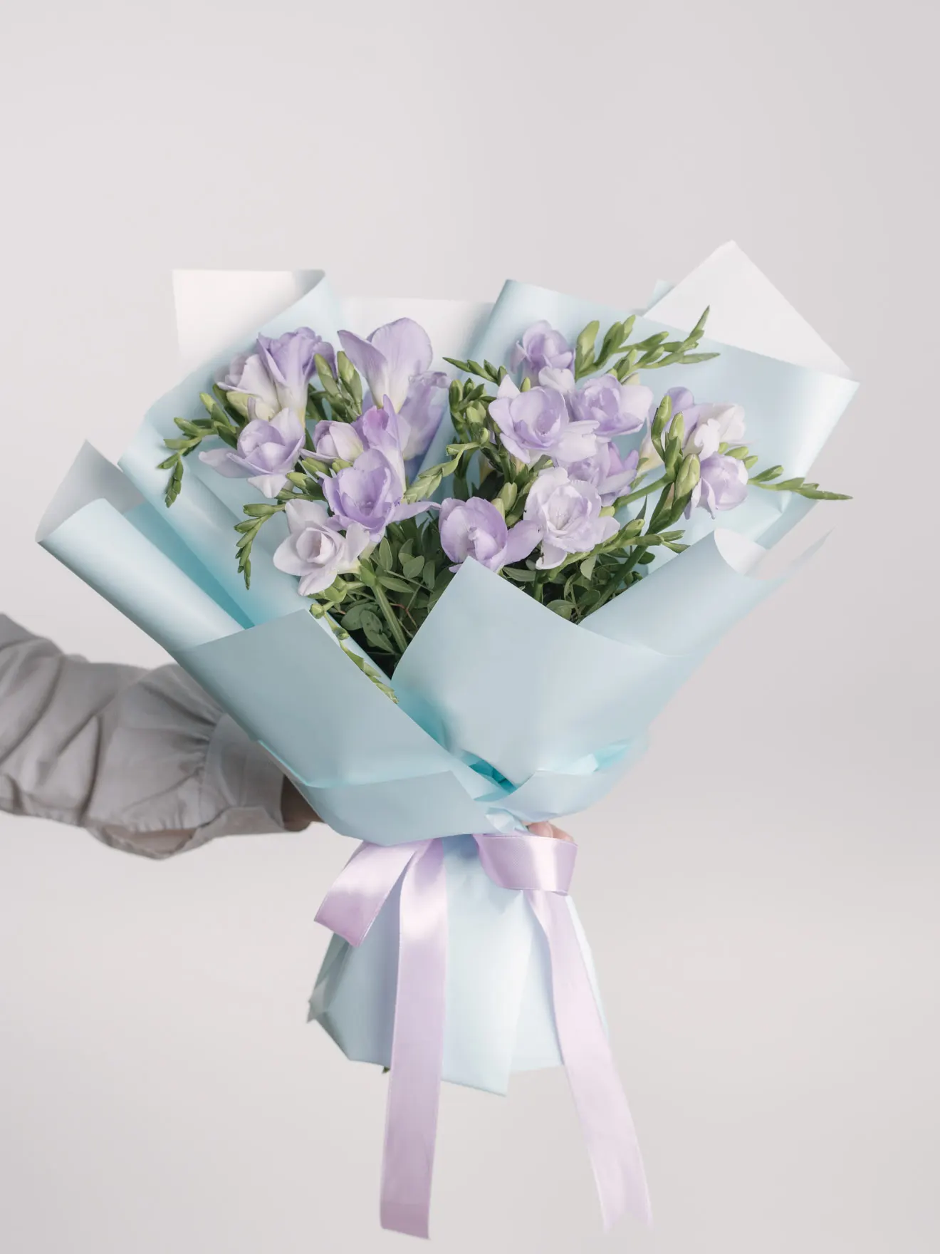 Buchet cu frezii mov