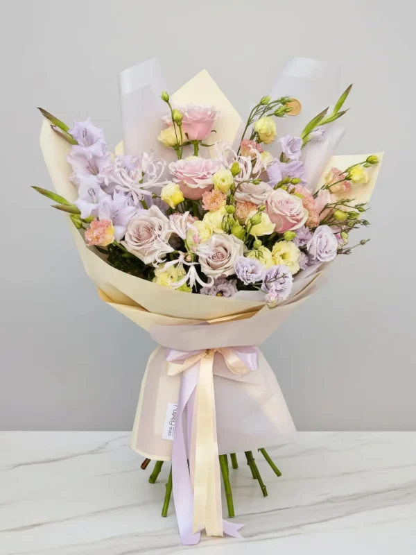 Buchet cu gladiole și trandafiri