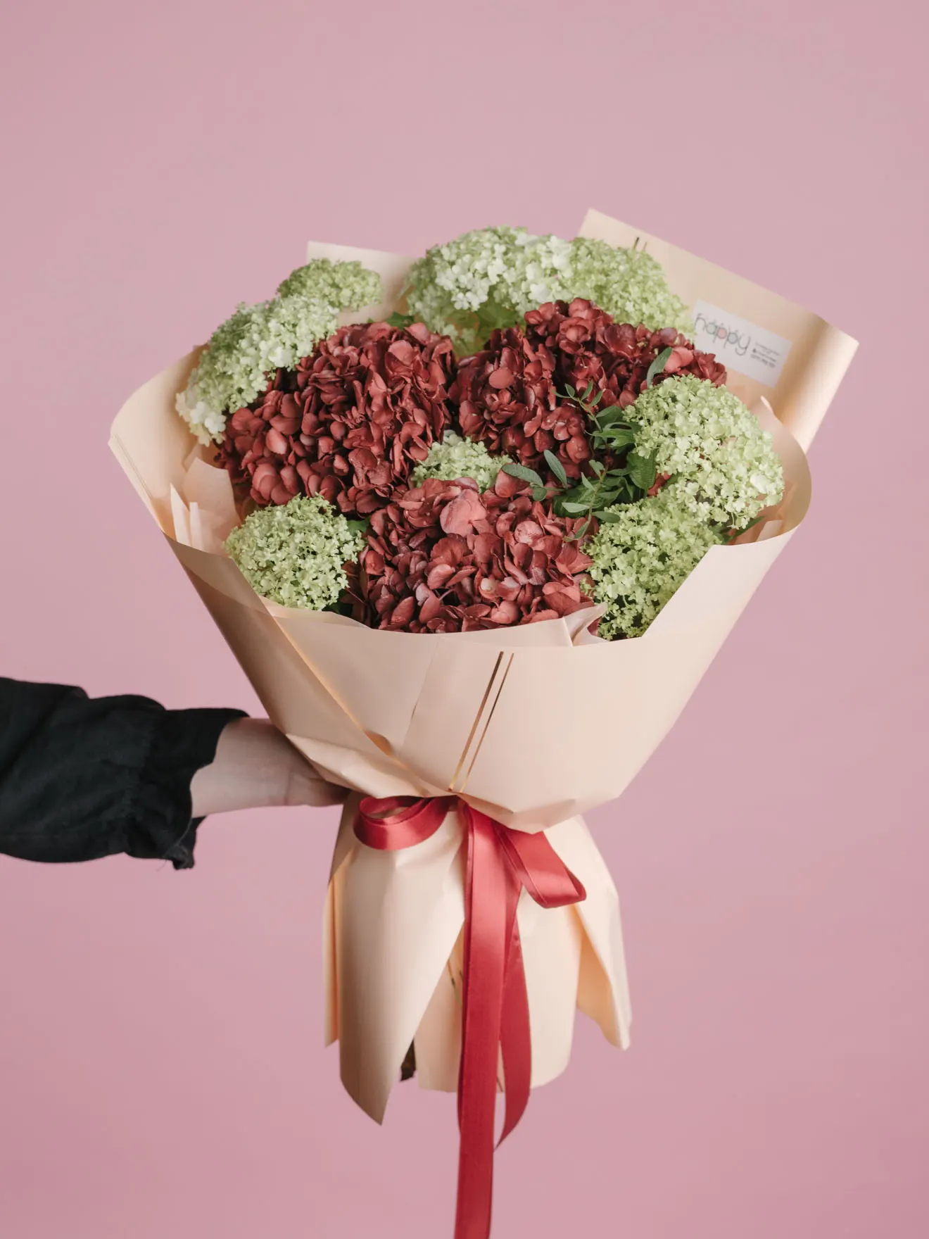 Buchet cu hortensii și viburnum
