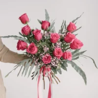 Buchet cu trandafiri fucsia