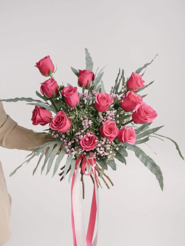 Buchet cu trandafiri fucsia