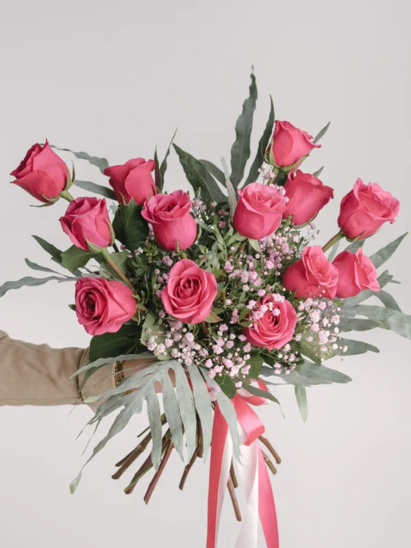 Buchet cu trandafiri fucsia