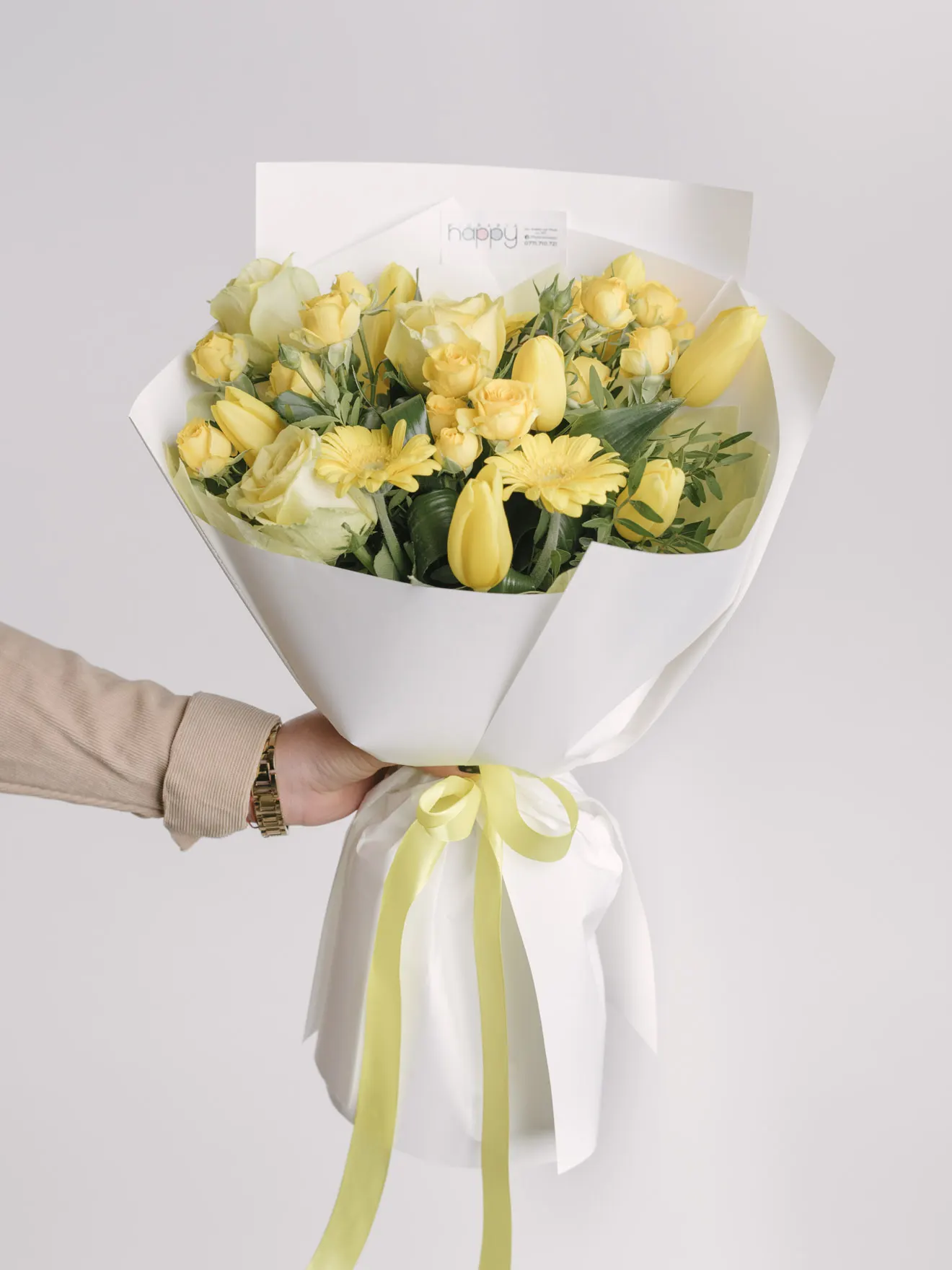 Buchet galben cu trandafiri, lalele și gerbera