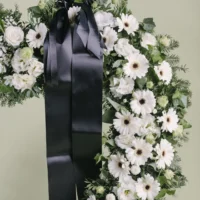 Coroană funerară în formă de inimă