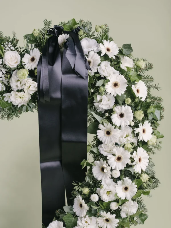 Coroană funerară în formă de inimă