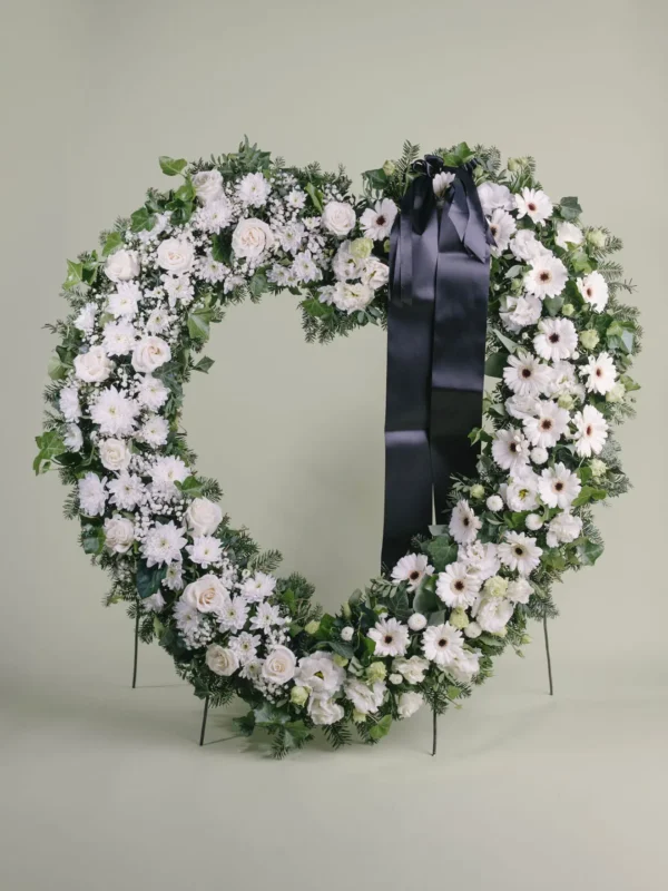 Coroană funerară în formă de inimă