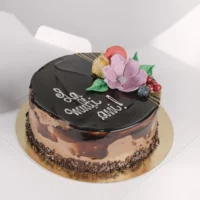 Tort cu floare de zahăr și fructe de pădure